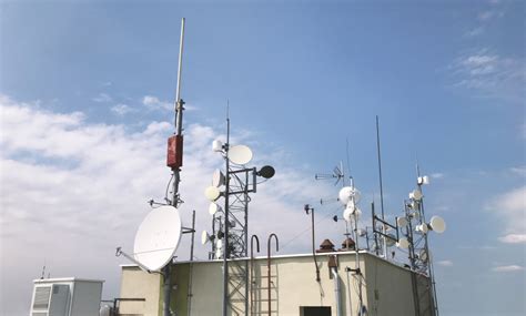 uhf rfid dipole antenna|dipole antenna advantages and disadvantages.